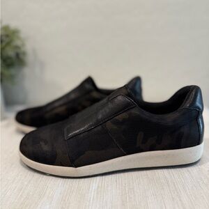 SANCTUARY Women’s Black Camo Slip-On Sneakers - 7